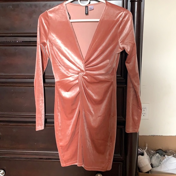 Pink Velvet Dress - Picture 2 of 4